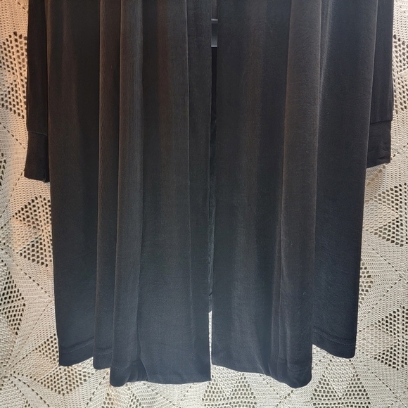 Vikki Vi size OX black long cover up. Open in front - Picture 2 of 10